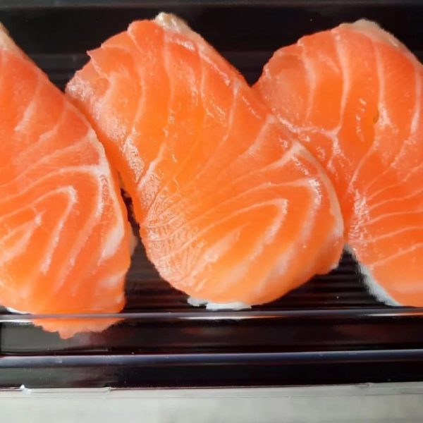 6 stuks nigiri salmon