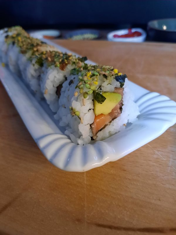 the salmon wasabi twist. Verse zalm, avocado, witte sesam en wasabi kruiden